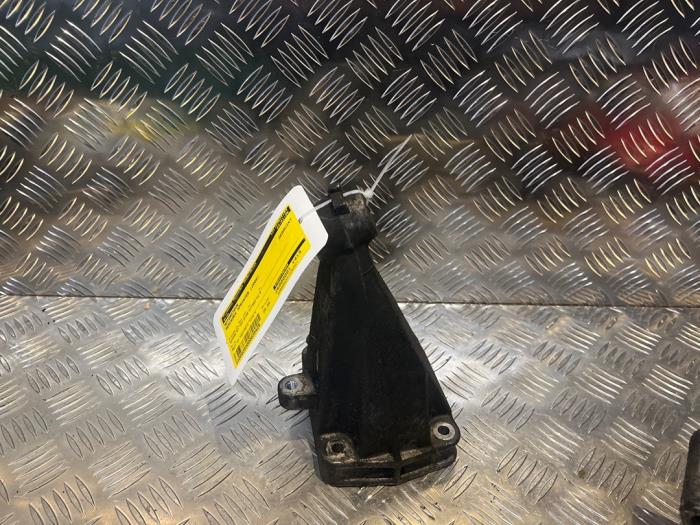 Gebruikte Motorsteun Mercedes Sprinter 3,5t (906.63) 315 CDI 16V Prijs € 24,20 Inclusief btw aangeboden door Tijdeman Mercedes Onderdelen