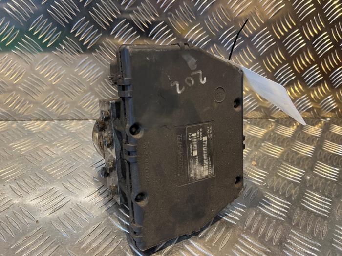 Gebruikte ABS Pomp Mercedes C Combi (S202) 2.2 C-220 CDI 16V Prijs € 125,00 Margeregeling aangeboden door Tijdeman Mercedes Onderdelen