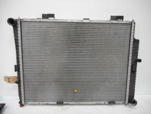 Gebruikte Radiateur Mercedes E (W210) 2.7 E-270 CDI 20V Prijs € 35,00 Margeregeling aangeboden door Tijdeman Mercedes Onderdelen
