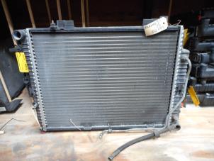 Gebruikte Radiateur Mercedes E Combi (S210) 2.9 E-290 TDI Prijs € 35,00 Margeregeling aangeboden door Tijdeman Mercedes Onderdelen