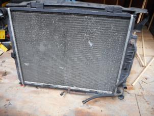 Gebruikte Radiateur Mercedes E (W210) 2.8 E-280 V6 18V Prijs € 35,00 Margeregeling aangeboden door Tijdeman Mercedes Onderdelen