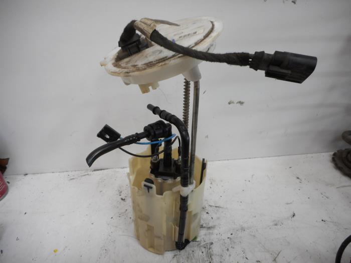 Gebruikte Tank element Pomp Mercedes A (W169) 2.0 A-180 CDI 16V Prijs € 43,99 Margeregeling aangeboden door Tijdeman Mercedes Onderdelen