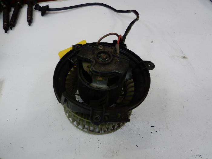 Frankberg Ventilateur de chauffage moteur de ventilateur compatible avec 124/124 T-Model C124 W124 S124 1984-1993 Classe E/Classe E Modèle T W124 A124 C124 S124 1993-2005 Remplace # 12488 20014. 2
