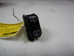 Gebruikte Schakelaar Ruitenwisser Mercedes ML I (163) 270 2.7 CDI 20V Prijs € 15,00 Margeregeling aangeboden door Tijdeman Mercedes Onderdelen