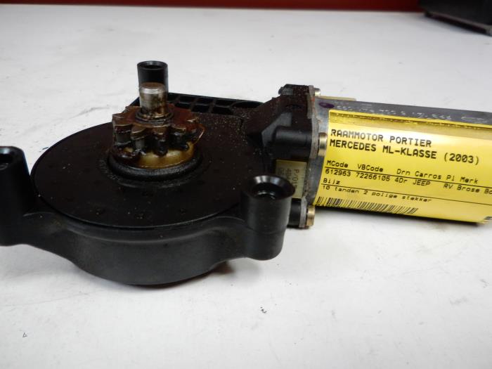 Raammotor Portier van een Mercedes-Benz ML I (163) 270 2.7 CDI 20V 2003