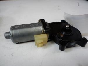 Gebruikte Motor electrisch raam Mercedes ML I (163) 270 2.7 CDI 20V Prijs € 40,00 Margeregeling aangeboden door Tijdeman Mercedes Onderdelen