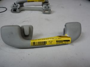 Gebruikte Handgreep Mercedes ML I (163) 270 2.7 CDI 20V Prijs € 7,50 Margeregeling aangeboden door Tijdeman Mercedes Onderdelen