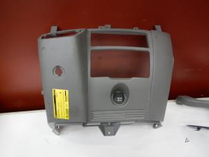 Gebruikte Middenconsoles Mercedes Sprinter 3,5t (906.63) 310 CDI 16V Prijs € 48,40 Inclusief btw aangeboden door Tijdeman Mercedes Onderdelen