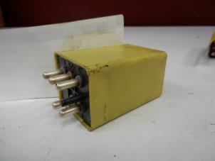 Gebruikte Relais Mercedes SEC (C126) 380 SEC Prijs op aanvraag aangeboden door Tijdeman Mercedes Onderdelen