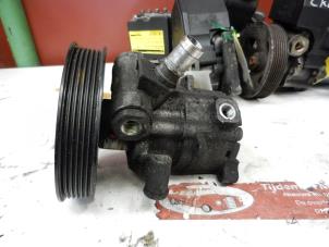 Gebruikte Pomp Servo Mercedes E (W210) 2.7 E-270 CDI 20V Prijs op aanvraag aangeboden door Tijdeman Mercedes Onderdelen