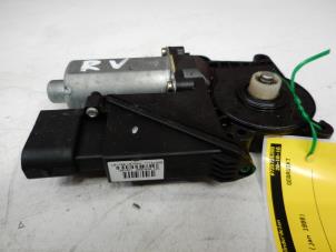 Gebruikte Motor electrisch raam Mercedes A (W168) 1.6 A-160 Prijs € 35,00 Margeregeling aangeboden door Tijdeman Mercedes Onderdelen