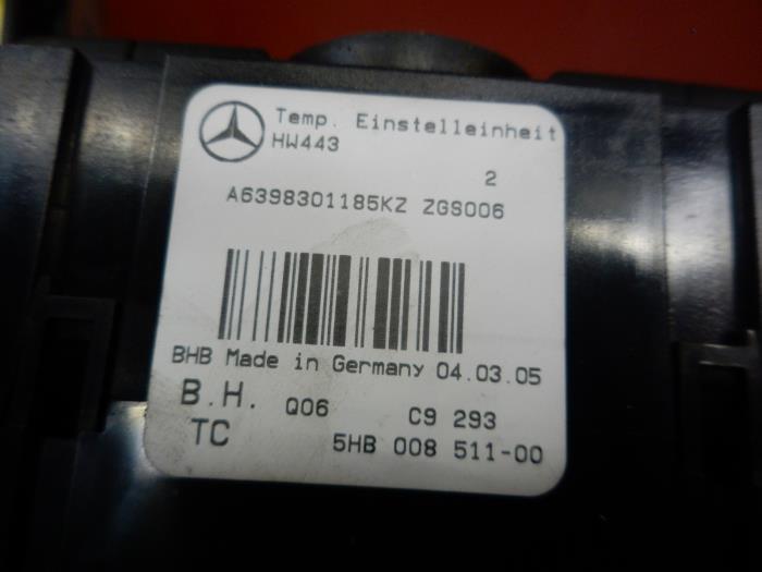 Kachel Bedieningspaneel van een Mercedes-Benz Vito (639.7) 2.2 111 CDI 16V 2006