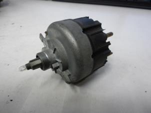 Gebruikte Licht Schakelaar Mercedes C (W202) 1.8 C-180 16V Prijs € 25,00 Margeregeling aangeboden door Tijdeman Mercedes Onderdelen