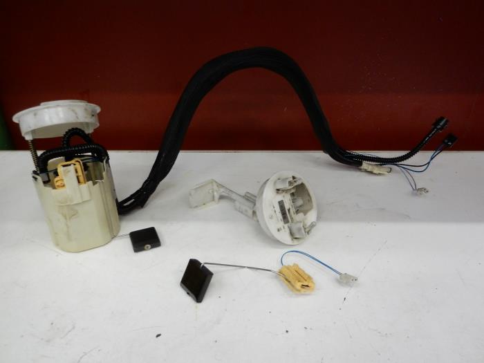 Gebruikte Tank element Pomp Mercedes E (W211) 2.2 E-200 CDI 16V Prijs € 70,00 Margeregeling aangeboden door Tijdeman Mercedes Onderdelen
