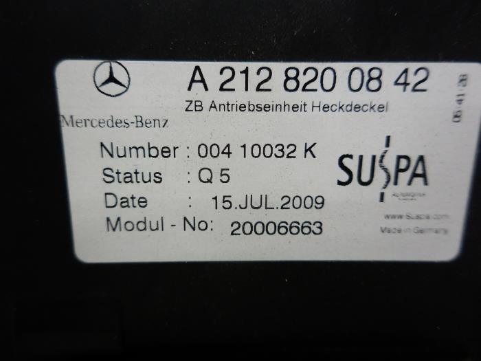 Achterklep motor van een Mercedes-Benz E (W212) E-350 BlueTec V6 24V 2010