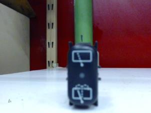 Gebruikte Schakelaar Ruitenwisser Mercedes ML I (163) 270 2.7 CDI 20V Prijs € 15,00 Margeregeling aangeboden door Tijdeman Mercedes Onderdelen