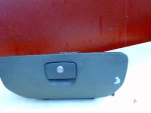 Gebruikte Dashboardkastje Mercedes Sprinter 2t (901/902) Prijs op aanvraag aangeboden door Tijdeman Mercedes Onderdelen