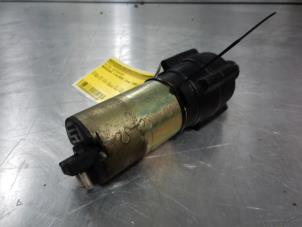 Gebruikte Extra waterpomp Mercedes C Combi (S202) 2.2 C-200 CDI 16V Prijs € 25,00 Margeregeling aangeboden door Tijdeman Mercedes Onderdelen