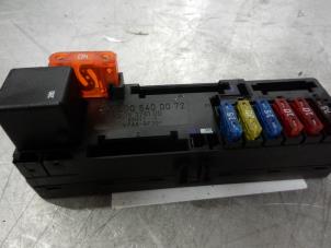 Gebruikte Zekeringkast Mercedes C Combi (S202) 2.0 C180T 16V Prijs € 35,00 Margeregeling aangeboden door Tijdeman Mercedes Onderdelen