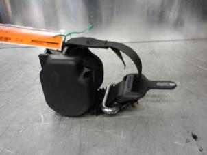 Gebruikte Veiligheidsgordel links-achter Mercedes E (W124) 2.3 230 E Prijs € 25,00 Margeregeling aangeboden door Tijdeman Mercedes Onderdelen