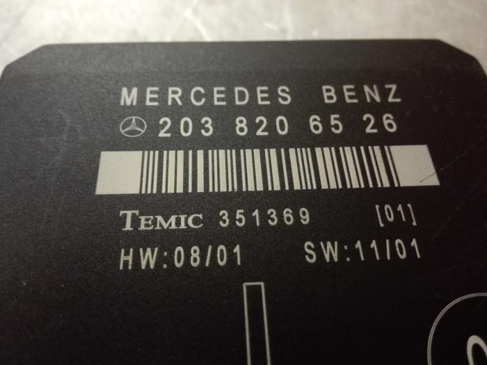 Gebruikte Deur module Mercedes C Combi (S203) 2.6 C-240 18V Prijs € 35,00 Margeregeling aangeboden door Tijdeman Mercedes Onderdelen