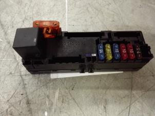 Gebruikte Zekeringkast Mercedes CLK (C208) 2.0 200 16V Prijs € 35,00 Margeregeling aangeboden door Tijdeman Mercedes Onderdelen