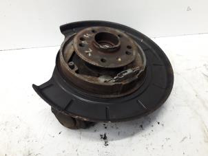 Gebruikte Fusee links-achter Mercedes ML II (164/4JG) 3.0 ML-280 CDI 4-Matic V6 24V Prijs € 75,00 Margeregeling aangeboden door Tijdeman Mercedes Onderdelen