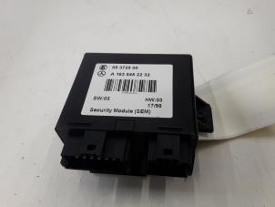 Gebruikte Alarm module Mercedes ML I (163) 320 3.2 V6 18V Aut.Kat. Prijs op aanvraag aangeboden door Tijdeman Mercedes Onderdelen