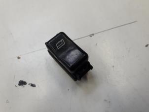 Gebruikte Elektrisch Raam Schakelaar Mercedes E diesel (W124) 3.0 300 D,TD Prijs € 10,00 Margeregeling aangeboden door Tijdeman Mercedes Onderdelen