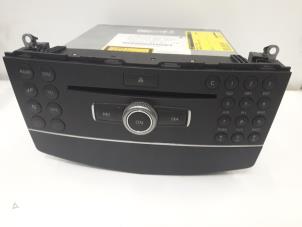 Gebruikte Radio CD Speler Mercedes C (W204) 2.2 C-200 CDI 16V Prijs op aanvraag aangeboden door Tijdeman Mercedes Onderdelen