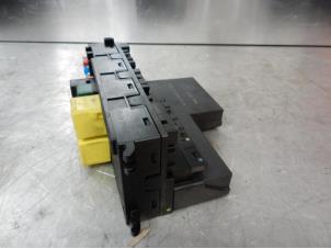 Gebruikte Zekeringkast Mercedes C Combi (S202) 2.0 C180T 16V Prijs € 35,00 Margeregeling aangeboden door Tijdeman Mercedes Onderdelen