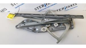 Gebruikte Ruitmechaniek 4Deurs rechts-voor Mercedes S (W140) 2.8 300 SE Prijs € 35,00 Margeregeling aangeboden door Sterparts Mercedes specialist