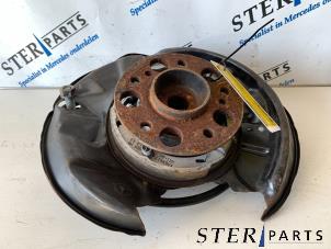 Gebruikte Fusee links-achter Mercedes C (W202) 1.8 C-180 16V Prijs € 35,00 Margeregeling aangeboden door Sterparts Mercedes specialist