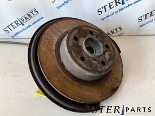 Gebruikte Fusee rechts-achter Mercedes C (W204) 2.2 C-200 CDI 16V Eco Prijs € 50,00 Margeregeling aangeboden door Sterparts Mercedes specialist