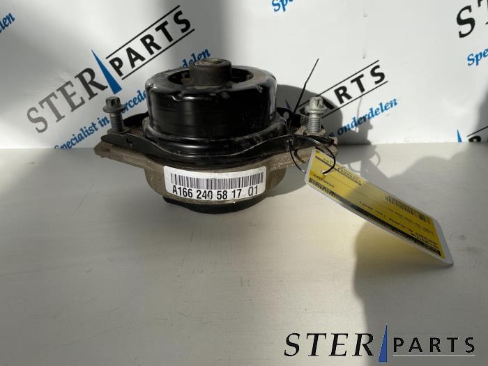 Gebruikte Motorrubber Mercedes ML III (166) 3.0 ML-400 V6 24V Turbo 4-Matic Prijs € 45,00 Margeregeling aangeboden door Sterparts Mercedes specialist
