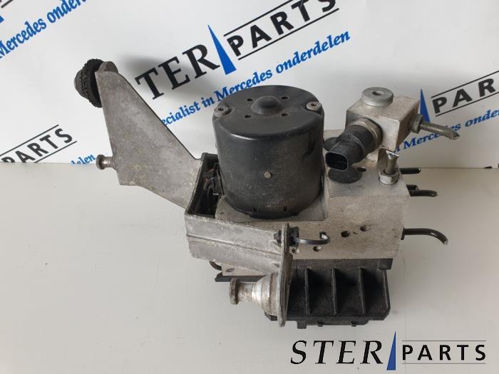 Gebruikte ABS Pomp Mercedes S (W220) 3.2 S-320 CDI Prijs € 44,95 Margeregeling aangeboden door Sterparts Mercedes specialist
