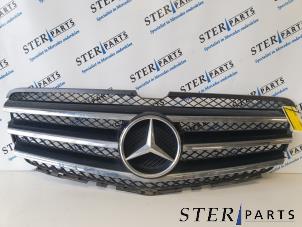 Gebruikte Grille Mercedes R (W251) 3.5 350 V6 24V 4-Matic Prijs € 124,95 Margeregeling aangeboden door Sterparts Mercedes specialist