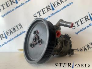 Gebruikte Pomp Servo Mercedes E (W210) 2.2 E-200 CDI 16V Prijs € 50,00 Margeregeling aangeboden door Sterparts Mercedes specialist