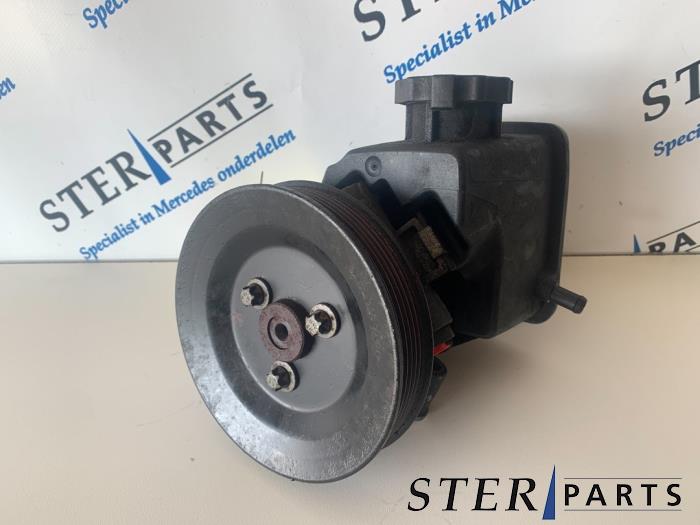 Gebruikte Pomp Servo Mercedes Sprinter 2t (901/902) 213 CDI 16V Prijs € 60,00 Margeregeling aangeboden door Sterparts Mercedes specialist