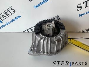 Gebruikte Motorrubber Mercedes C Estate (S204) 3.0 C-320 CDI V6 24V Prijs € 35,00 Margeregeling aangeboden door Sterparts Mercedes specialist