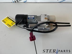 Gebruikte Achterklep motor Mercedes E Combi (S211) 3.2 E-320 CDI 24V Prijs € 75,00 Margeregeling aangeboden door Sterparts Mercedes specialist