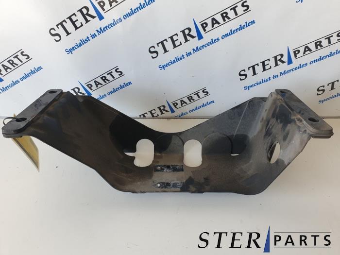 Gebruikte Versnellingsbak Steun Mercedes Vito (639.7) 3.0 122 CDI V6 24V Prijs € 25,00 Margeregeling aangeboden door Sterparts Mercedes specialist