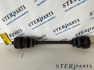 Gebruikte Aandrijfas links-achter Mercedes C Combi (S202) 1.8 C180T 16V Prijs € 39,50 Margeregeling aangeboden door Sterparts Mercedes specialist