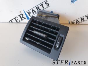 Gebruikte Luchtrooster Dashboard Mercedes A (W169) 1.5 A-150 5-Drs. Prijs € 14,95 Margeregeling aangeboden door Sterparts Mercedes specialist