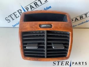 Gebruikte Luchtrooster achter Mercedes S (W220) 3.2 S-320 CDI 24V Prijs € 39,95 Margeregeling aangeboden door Sterparts Mercedes specialist