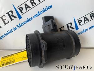 Gebruikte Luchtmassameter Mercedes Sprinter 3t (903) 311 CDI 16V Prijs € 44,95 Margeregeling aangeboden door Sterparts Mercedes specialist