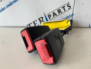 Gebruikte Veiligheidsgordel Insteek midden-achter Mercedes E (W211) 2.2 E-220 CDI 16V Prijs € 24,95 Margeregeling aangeboden door Sterparts Mercedes specialist