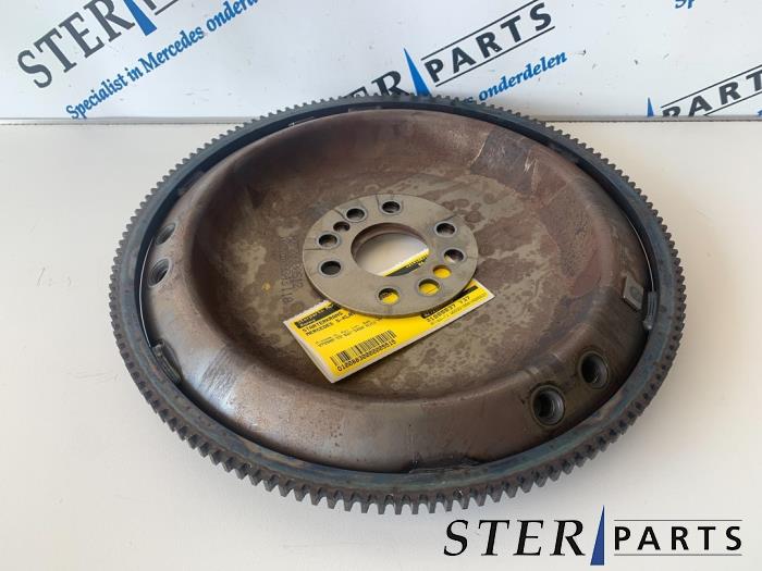 Gebruikte Starterkrans Mercedes S (W221) 3.5 S-350 24V Prijs € 99,95 Margeregeling aangeboden door Sterparts Mercedes specialist