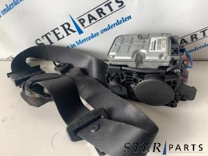 Gebruikte Veiligheidsgordel links-voor Mercedes E (W211) 2.2 E-220 CDI 16V Prijs € 44,95 Margeregeling aangeboden door Sterparts Mercedes specialist
