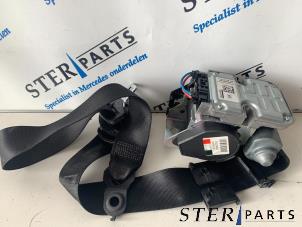 Gebruikte Veiligheidsgordel links-voor Mercedes E (W211) 2.2 E-220 CDI 16V Prijs € 44,95 Margeregeling aangeboden door Sterparts Mercedes specialist